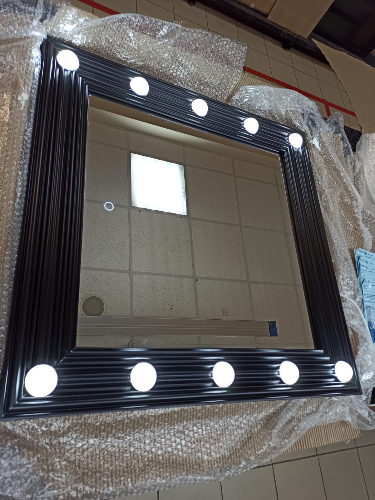 Зеркало с подсветкой 600х600 MZF-10225